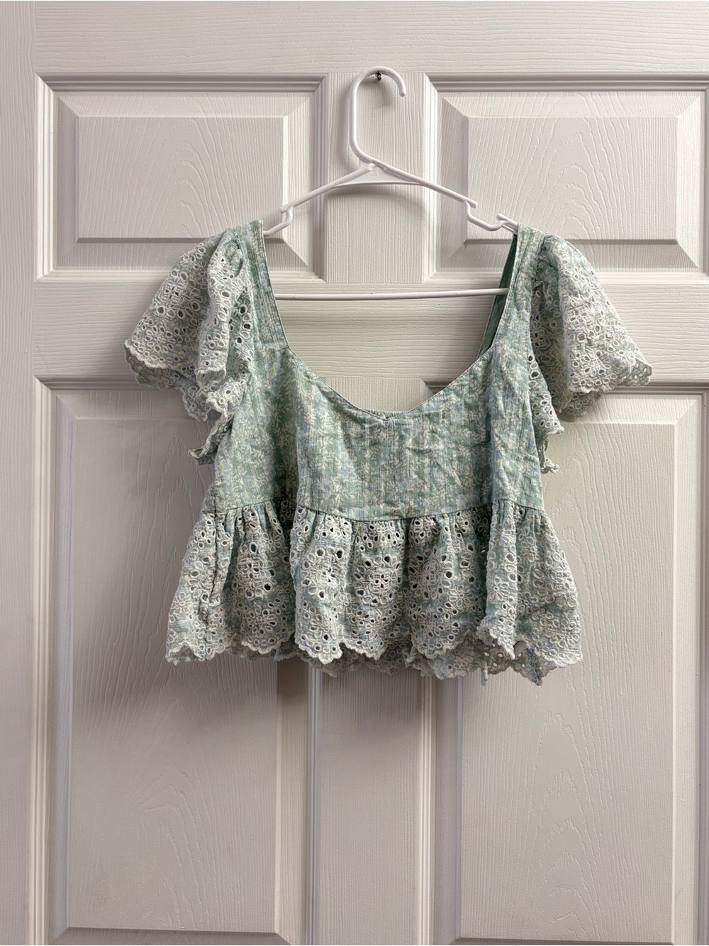 American Eagle Women’s Floral Flowy Babydoll Flutter Sleeve Top